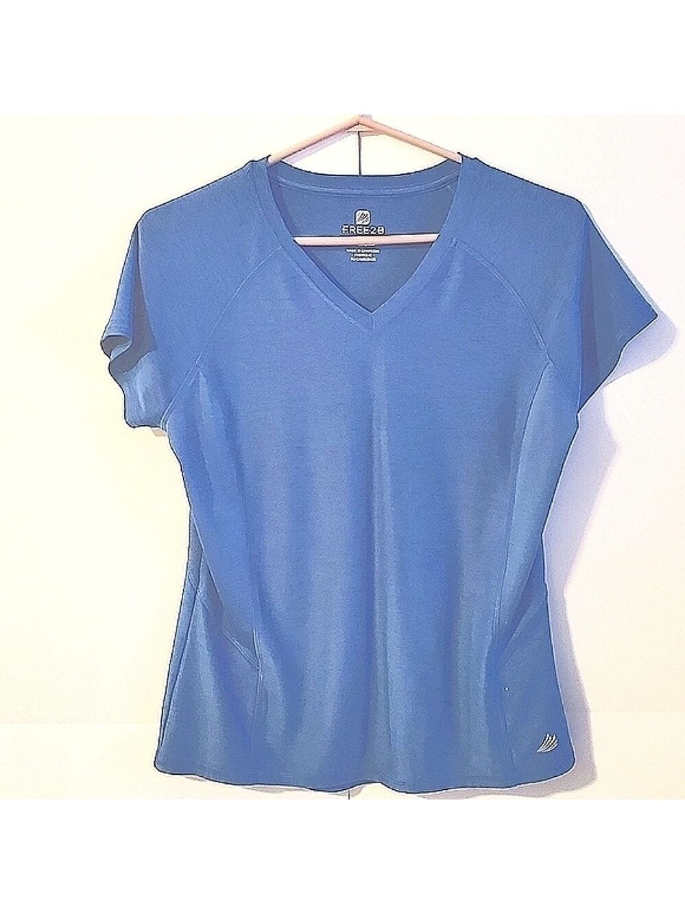 FREE COUNTRY BLUE FREE2B ATHLETIC V-NECK TOP SHORT SLEEVES WOMENS MEDIUM
